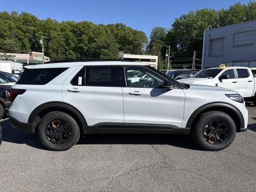 Space White Metallic 2026 Ford Explorer Tremor