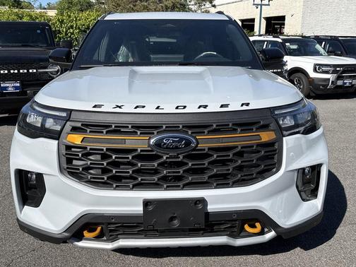 Space White Metallic 2026 Ford Explorer Tremor