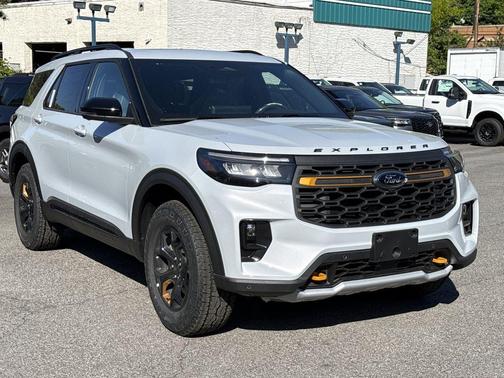 Space White Metallic 2026 Ford Explorer Tremor