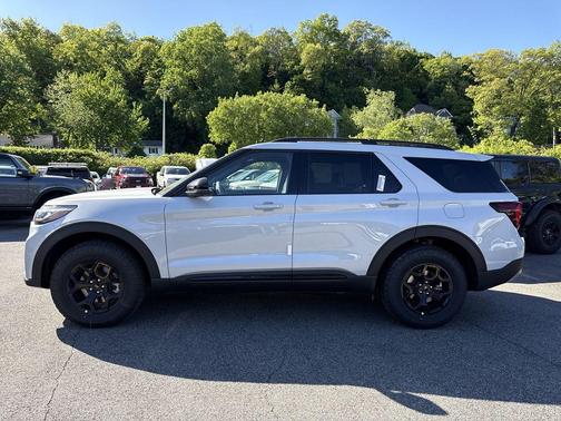 Space White Metallic 2026 Ford Explorer Tremor