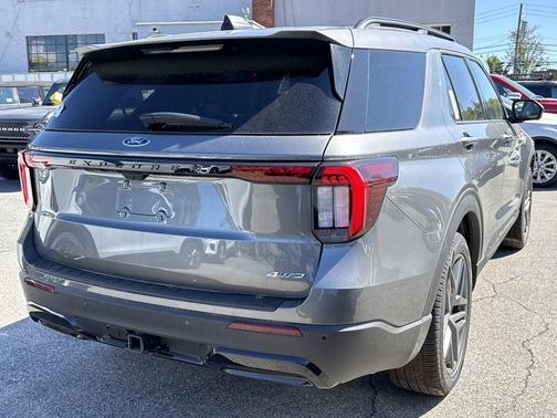 Carbonized Gray Metallic 2026 Ford Explorer ST-Line
