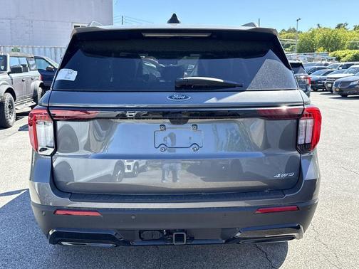 Carbonized Gray Metallic 2026 Ford Explorer ST-Line