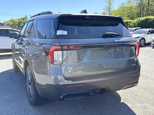 Carbonized Gray Metallic 2026 Ford Explorer ST-Line