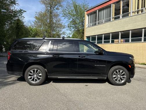 Black 2024 Chevrolet Suburban LT