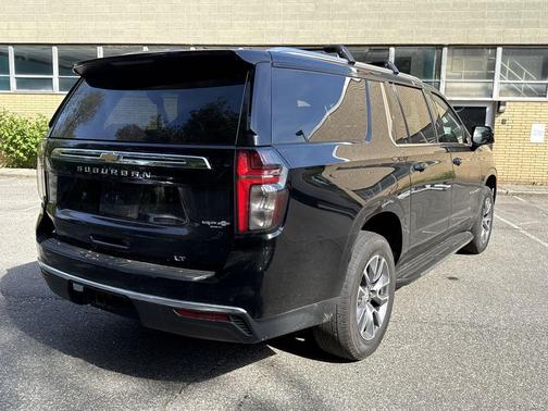 Black 2024 Chevrolet Suburban LT