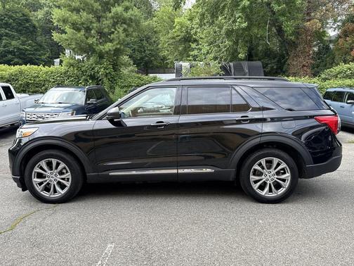 Black Metallic 2023 Ford Explorer XLT