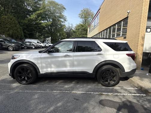 2022 Ford Explorer ST-Line