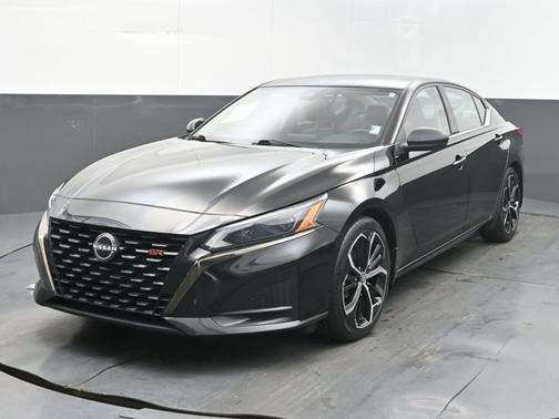 Black 2023 Nissan Altima 2.5 SR