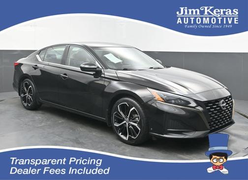 Black 2023 Nissan Altima 2.5 SR
