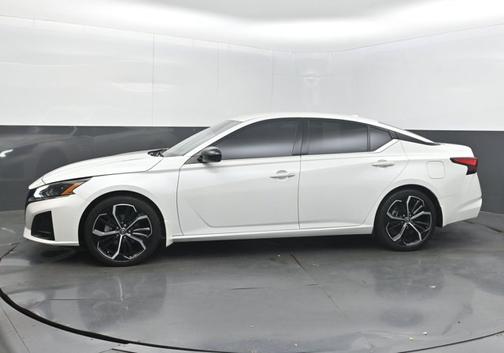 White 2024 Nissan Altima 2.5 SR
