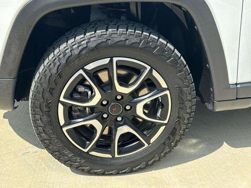 Bright White Clearcoat 2025 Jeep Compass Trailhawk