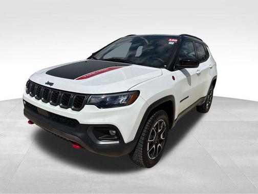 Bright White Clearcoat 2025 Jeep Compass Trailhawk