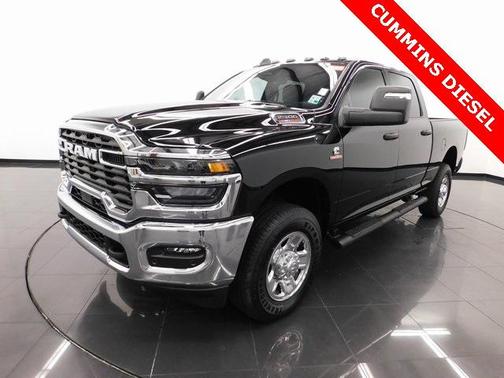 2025 RAM 2500 Tradesman Crew Cab 4x4 6'4' Box