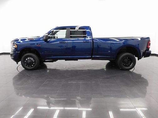 2024 RAM 3500 Big Horn Crew Cab 4x4 8' Box