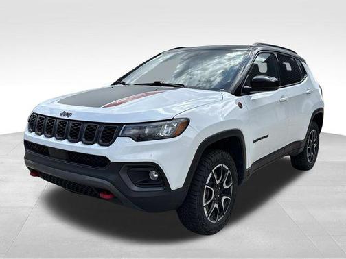 Bright White Clearcoat 2025 Jeep Compass Trailhawk