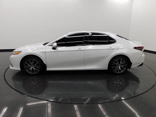 2023 Toyota Camry Hybrid XLE