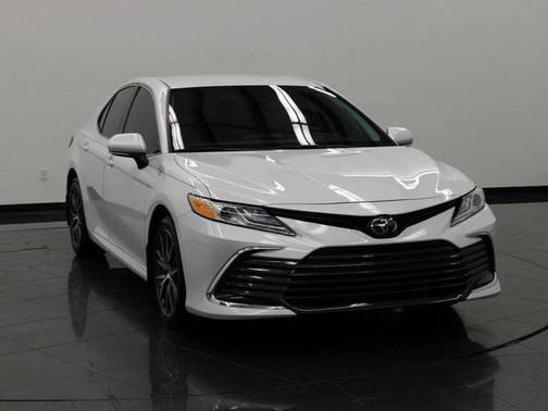 2023 Toyota Camry Hybrid XLE