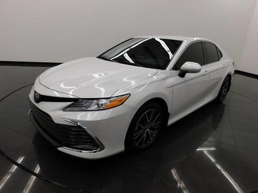 2023 Toyota Camry Hybrid XLE
