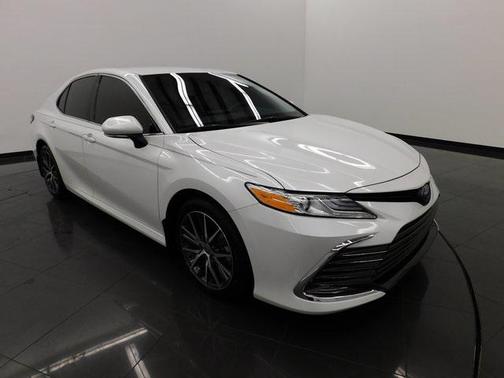 2023 Toyota Camry Hybrid XLE