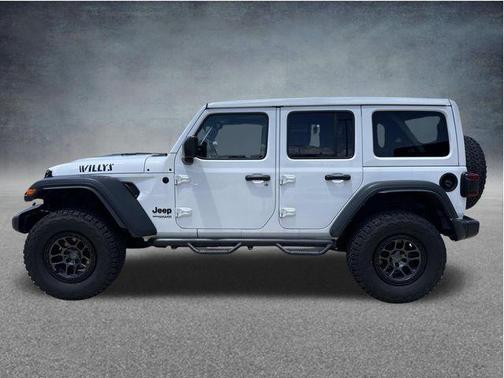 Bright White Clearcoat 2022 Jeep Wrangler Willys