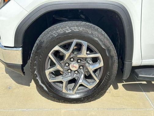 Summit White 2025 GMC Sierra 1500 SLT