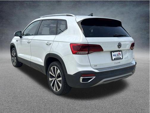 White 2023 Volkswagen Taos 1.5T SE
