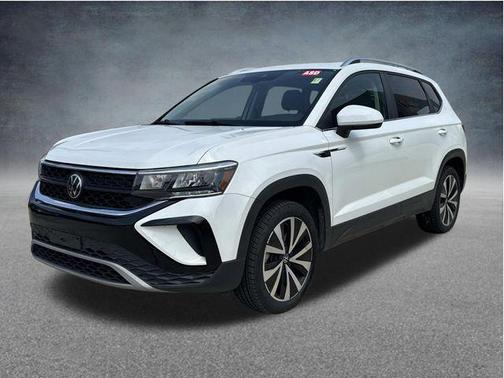 White 2023 Volkswagen Taos 1.5T SE