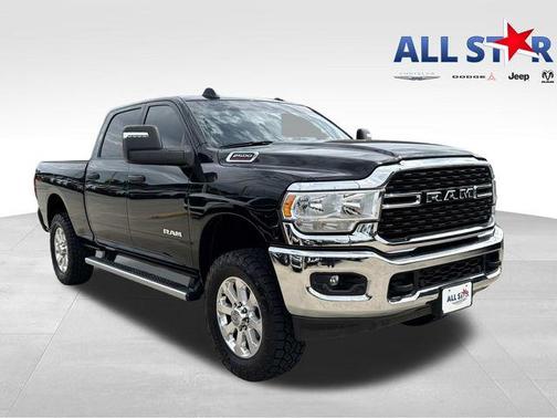 Diamond Black Crystal Pearlcoat 2023 RAM 2500 Big Horn Crew Cab 4x4 6'4' Box