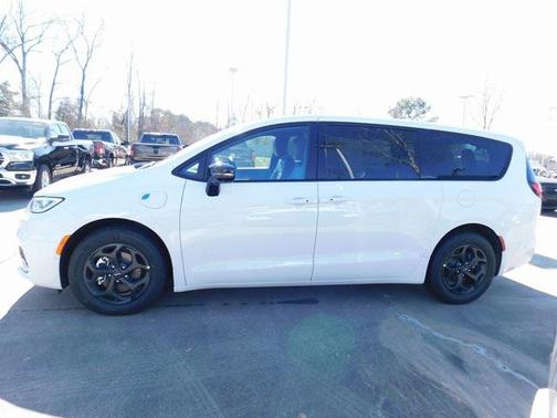 2024 Chrysler Pacifica Hybrid S Appearance Pkg