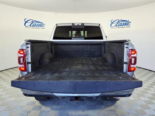 2022 RAM 2500 Laramie Crew Cab 4x4 6'4' Box