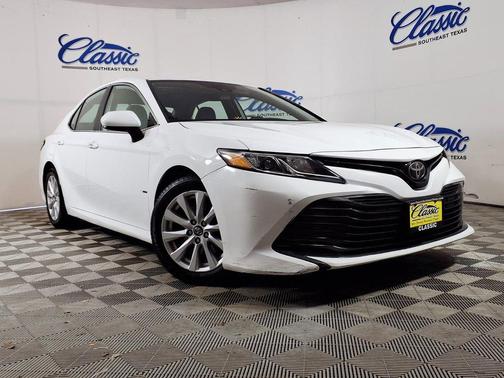 White 2019 Toyota Camry LE