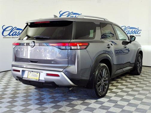 2022 Nissan Pathfinder SL 2WD