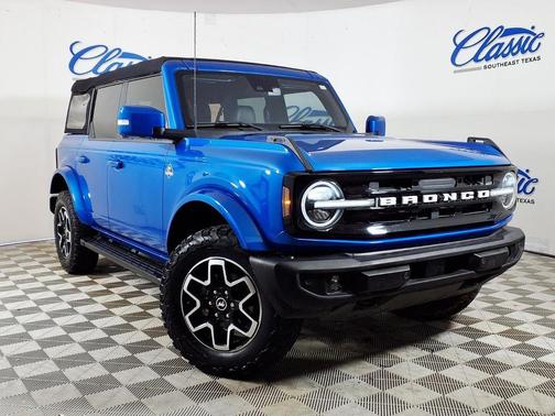 Blue 2023 Ford Bronco Outer Banks