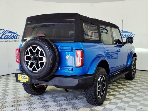 Blue 2023 Ford Bronco Outer Banks