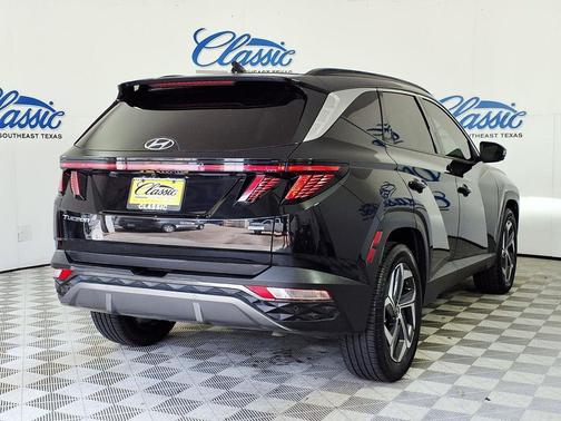 Black 2023 Hyundai TUCSON Limited