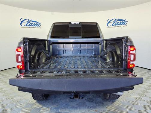 2019 RAM 2500 Laramie Crew Cab 4x4 6'4' Box