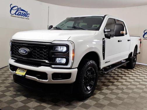 Oxford White 2023 Ford F-250 XL
