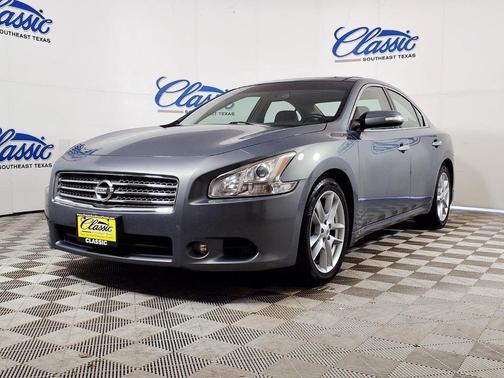 Green 2010 Nissan Maxima SV