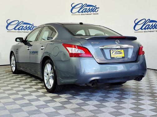 Green 2010 Nissan Maxima SV