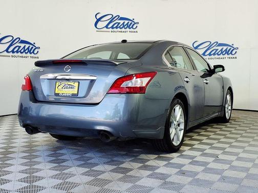 Green 2010 Nissan Maxima SV