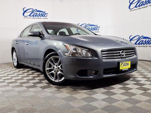 Green 2010 Nissan Maxima SV
