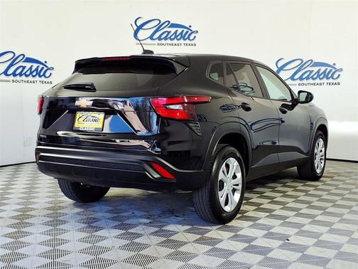 2025 Chevrolet Trax LS