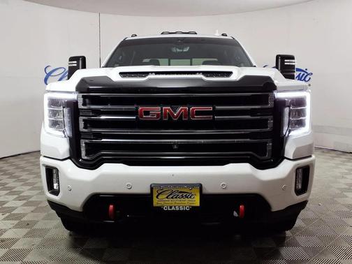 White 2022 GMC Sierra 2500 AT4