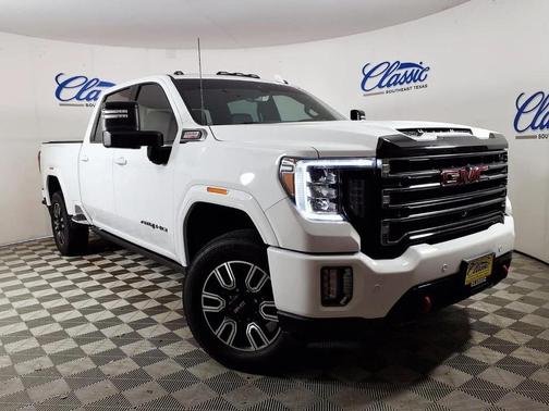 White 2022 GMC Sierra 2500 AT4