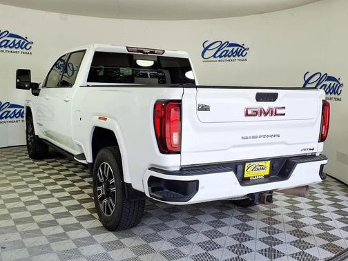 White 2022 GMC Sierra 2500 AT4