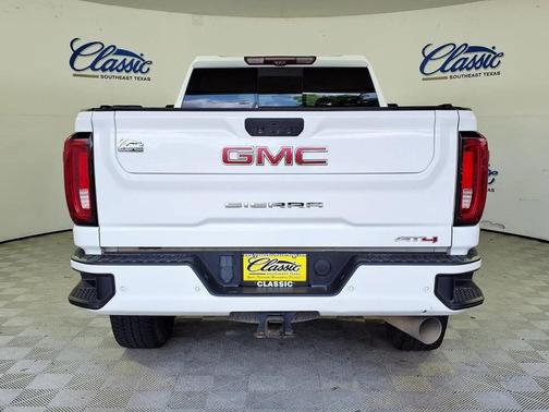 White 2022 GMC Sierra 2500 AT4