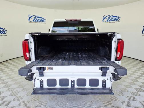 White 2022 GMC Sierra 2500 AT4