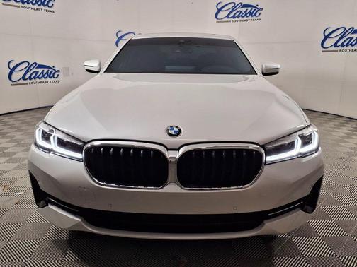 White 2023 BMW 530 i