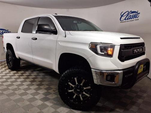 White 2016 Toyota Tundra SR5