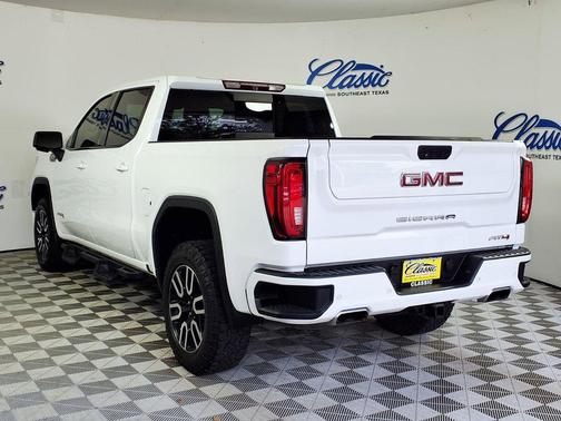 White 2019 GMC Sierra 1500 AT4